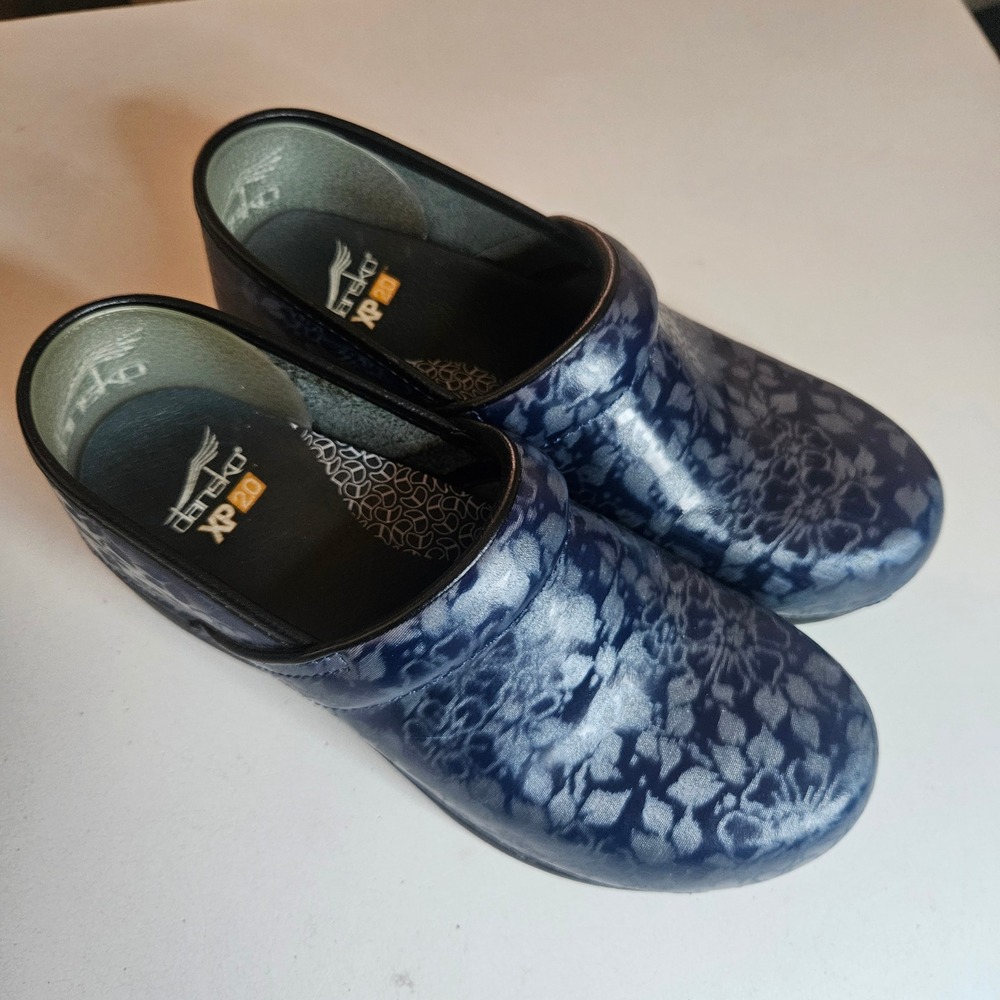 Dansko XP 2.0 Clogs Blue Floral Patent Leather Professional Shoes Womens 39